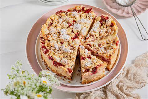 Springform mit Rhabarber-Quark-Streuselkuchen