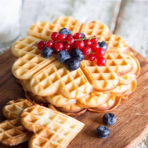 Springlane Herzwaffeleisen mit frischen Waffeln