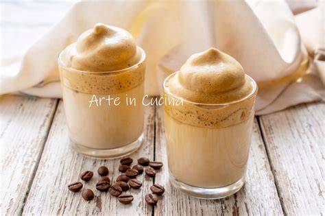 Spumone mit Kaffee im Glas, eiskalt serviert