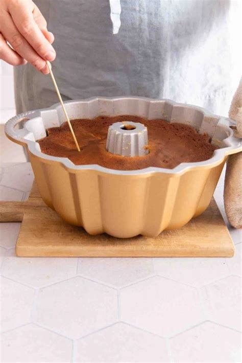 Stäbchenprobe beim Kuchen