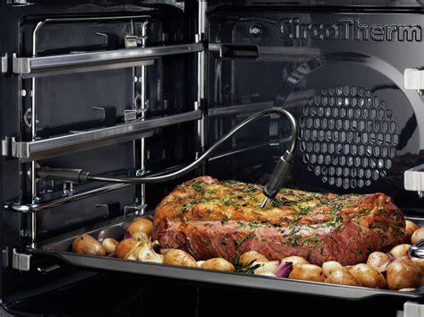 Stäbchenprobe und Backofen mit Thermometer