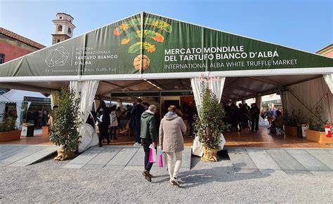 Stände auf der Fiera Internazionale del Tartufo Bianco d’Alba