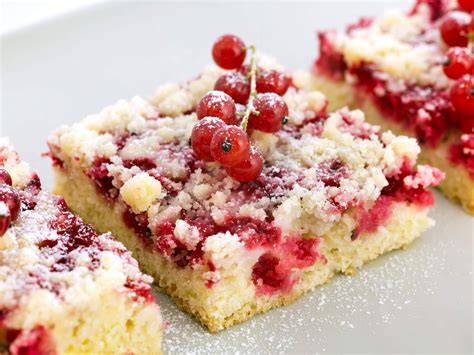 Stück Johannisbeerkuchen vom Blech