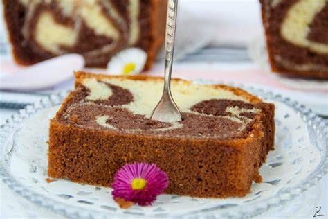 Stück Marmorkuchen mit Zitrone und Schokolade