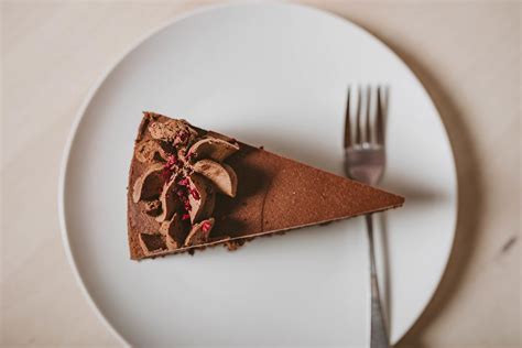 Stück Schokokürbiskuchen auf Teller