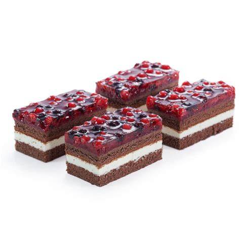 Stück Spekulatius-Kirsch-Schnitte mit Sahne