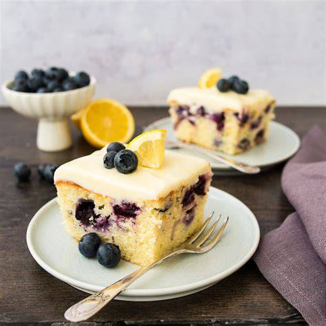 Stücke Zitronen-Blaubeer-Kuchen eingefroren