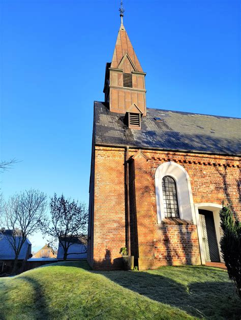 St. Johannis-Kirche Poppenbüll - historisches Wahrzeichen
