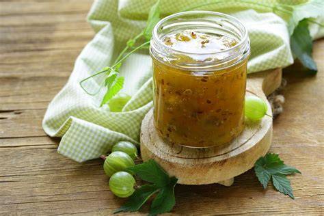 Stachelbeer Marmelade in Gläsern