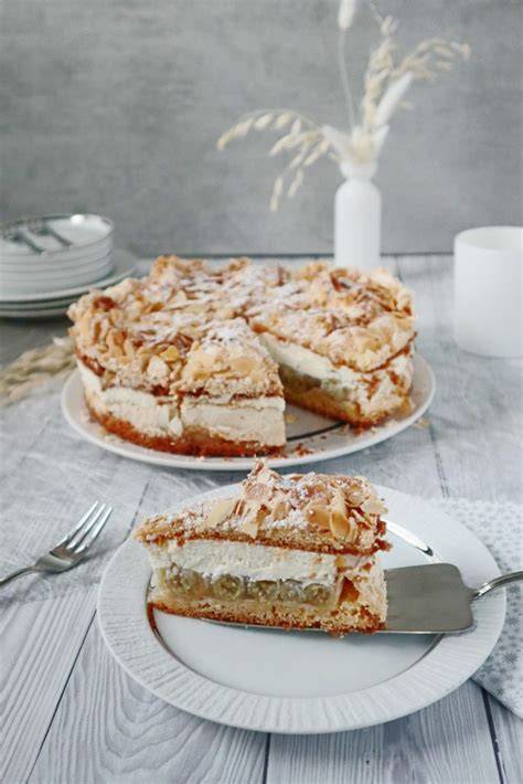 Stachelbeer-Baiser-Buttercremetorte im Anschnitt