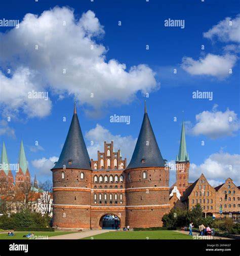 Stadtansicht Lübeck: Holstentor, Salzspeicher und Marzipanläden