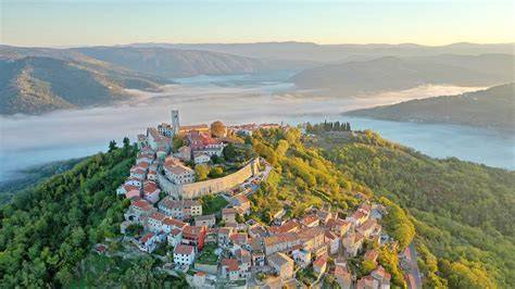 Stadtmauern und Altstadt von Motovun