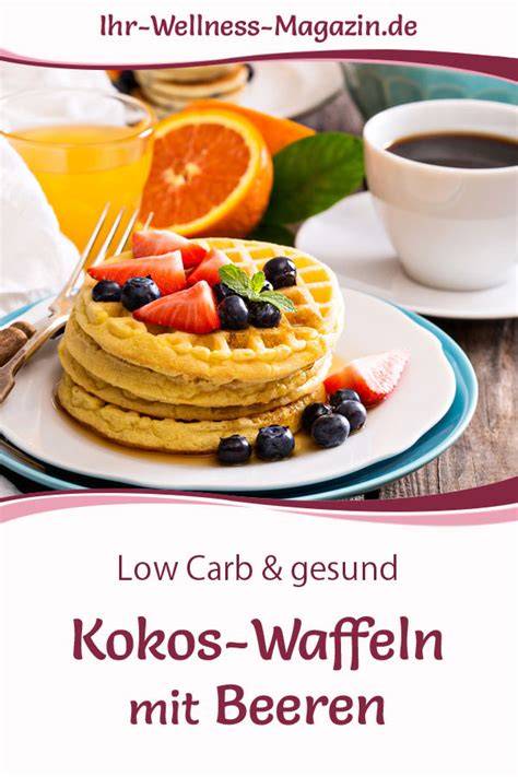 Stapelhafte Low Carb Waffeln mit Beeren