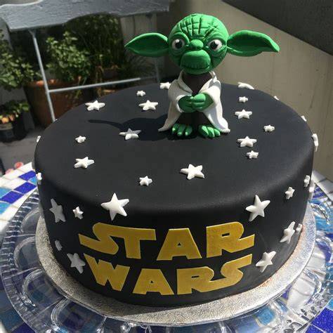 Star Wars Motivtorten mit Yoda und Stormtrooper Deko