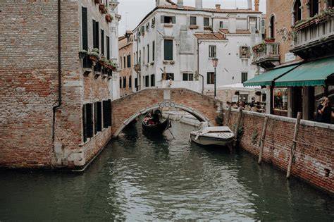 Stationen der Reise nach Venedig - Roadmovie-Elemente
