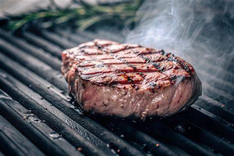Steak auf Grillrost mit Honig-Marinade