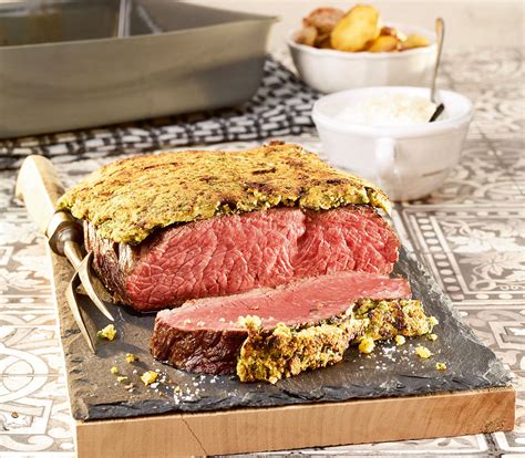 Steak mit goldbrauner Honig Senf Kruste auf Grill