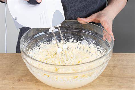 Step-Foto: Vanillepudding kochen und Buttercreme aufschlagen