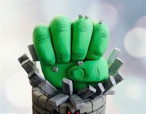 Step-by-Step: Hulk-Faust aus Rice Krispie Masse und Fondant gestalten