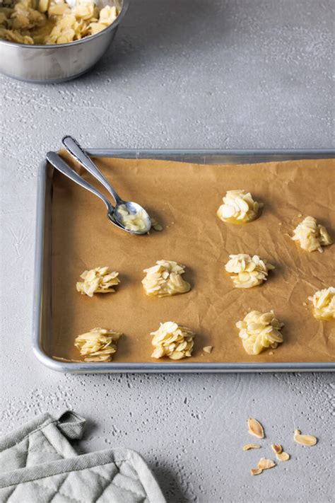 Step-by-Step: Schoko-Hafer-Kürbiskern-Häufchen auf Backblech