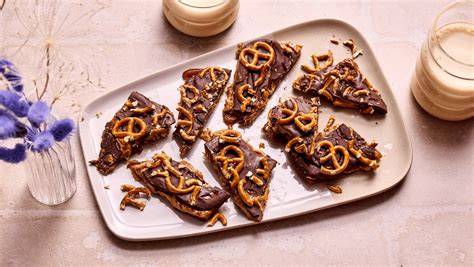 Step-by-Step-Fotostrecke: Date Bark mit REWE ja! Zutaten