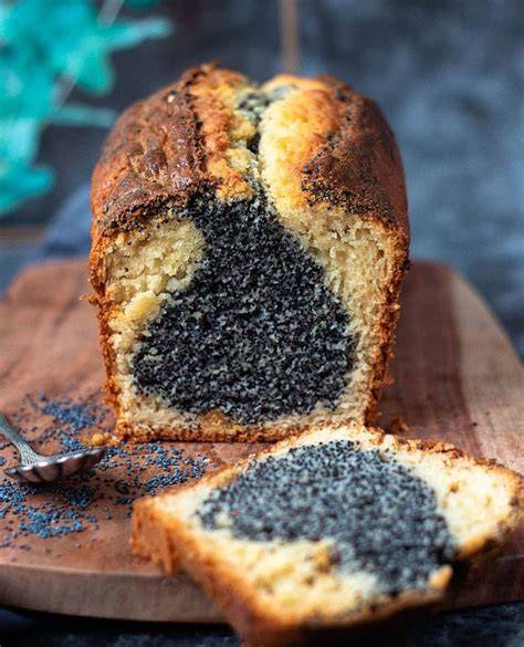 Step-by-Step-Fotostrecke: Rührteig mit Marzipan und Mohn in der Kastenform