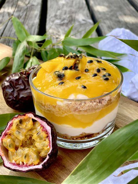 Step-by-step: Mango schälen, pürieren, mit Maracuja mischen