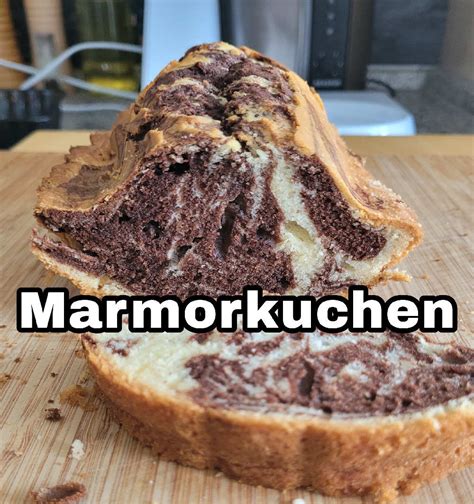 Step-by-step-Fotocollage: Einfetten, Schichten, Marmorieren, Backen, Abkühlen, Puderzucker