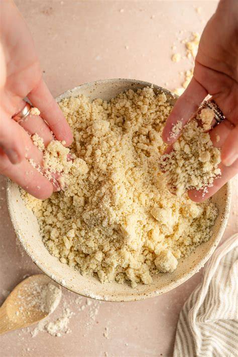 Step-by-step-Fotos: Teig rühren, Trauben verteilen, Streusel krümeln, goldbraun backen