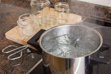 Sterilisieren von Gläsern im Wasserbad