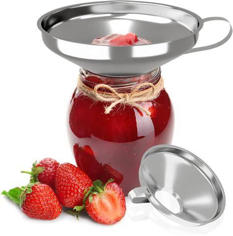 Sterilisierte Gläser, Marmeladentrichter, Fruchtsieb