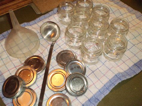 Sterilisierte Gläser, Wasserbad und sauberes Abfüllen