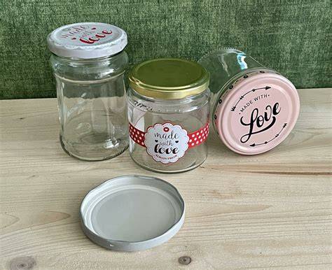 Sterilisierte Gläser und Küchentipps zum Einkochen
