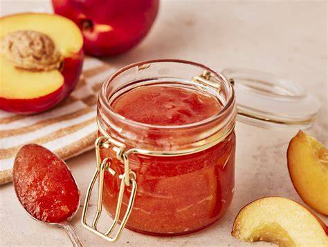 Sterilisierte Marmeladengläser in Vorbereitung