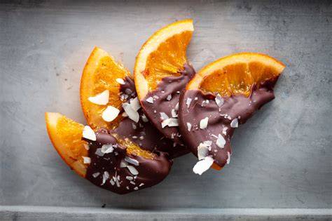 Sternkuchen mit Mandelglasur, kandierte Orangen und Zitrusschalen