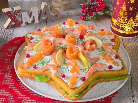 Sternkuchen mit Zitrusabrieb, Orangeat und Rosmarin-Deko