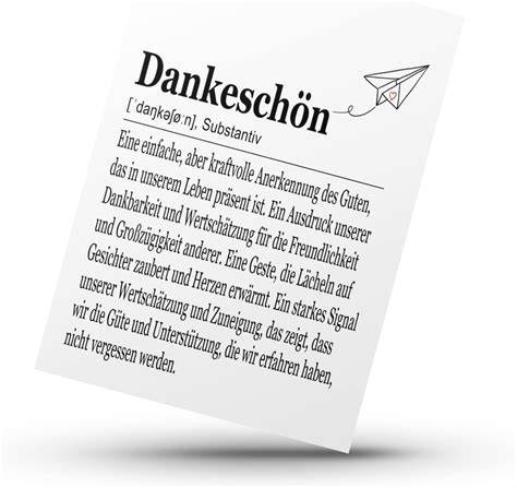 Stilvolle Szene: Geschenkübergabe „Kleiner Dank“ im Büro- und Familienkontext