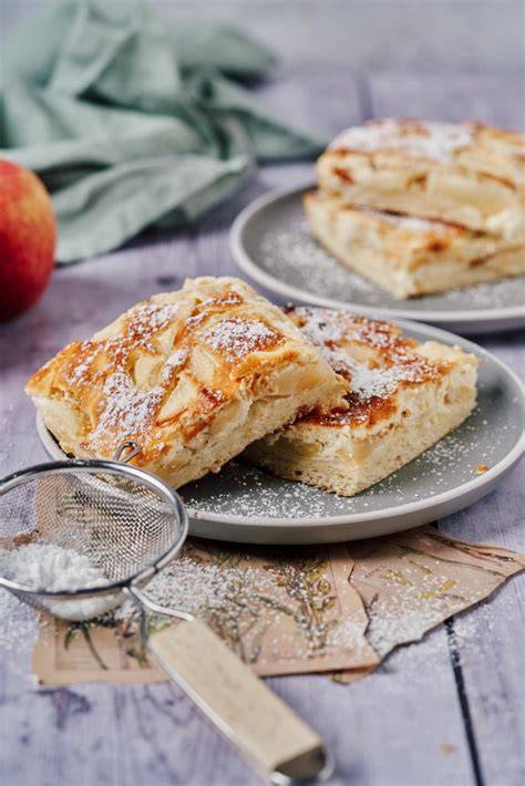 Stimmungsbild: Apfel-Butterkuchen beim Sonntagskaffee