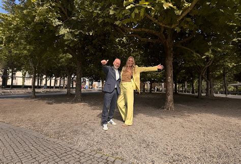 Stimmungsbild: Bunte Plätzchenplatte mit verschiedenen Topfenkeksen