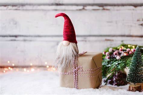 Stimmungsvolle Lindt-Weihnachtswelt mit Adventskalendern, Teddys, Wichteln und Nussknacker-Motiven