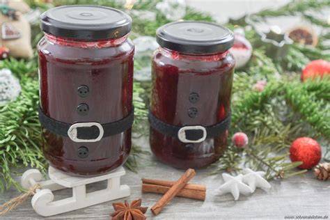 Stimmungsvolle Weihnachtsmarmelade: Gläser, Gewürze, Orangen, Kirschen und Thermomix