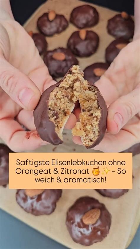 Stimmungsvolles Stillleben: Elisenlebkuchen auf Oblaten, Zuckerguss, Mandeln, Orangeat/Zitronat