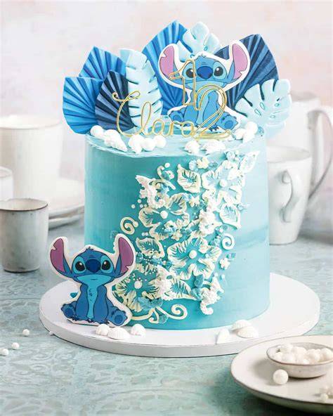 Stitch Torte Dekorationsübersicht mit Fondant-Elementen