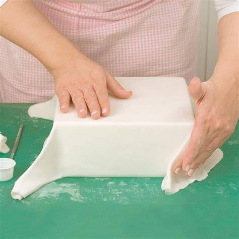 Straßenszene auf Cake Board mit Fondant