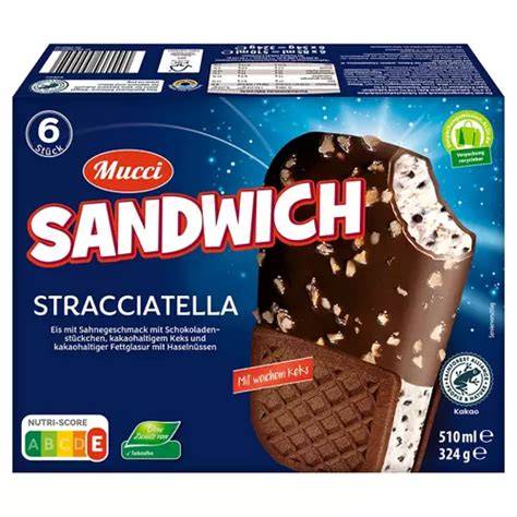 Stracciatella Eis mit Waffel und Kalorienangaben