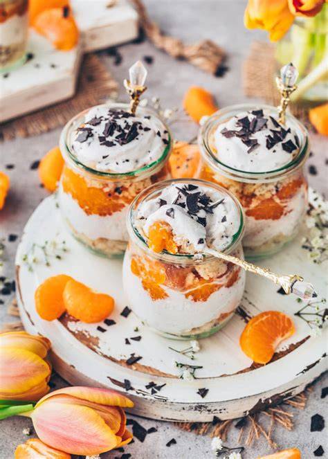 Stracciatella-Mandarinen Dessert im Glas