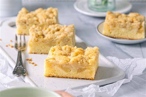 Streusel aus Butterkeksen auf Apfelkuchen
