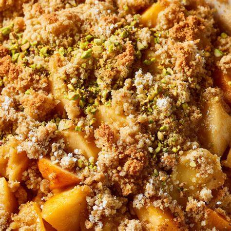 Streusel mit geraspeltem Marzipan in Schüssel