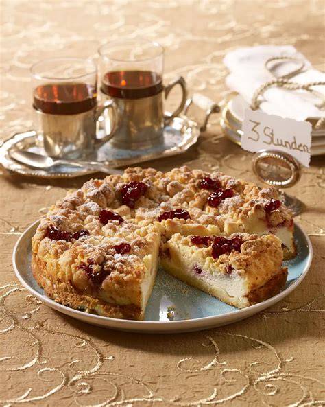 Streusel-Käsekuchen mit Preiselbeeren
