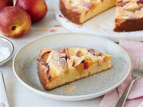 Streusel-Quark-Kuchen mit Nektarinen und Puderzucker